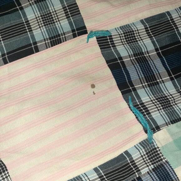 VINTAGE HANDMADE CRAZY QUILT GRANNY SQUARES CUTTERS COTTAGE CABIN FEEDSACK 75X64 - Picture 4 of 9